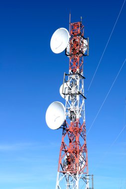 Antena kule mavi gökyüzü