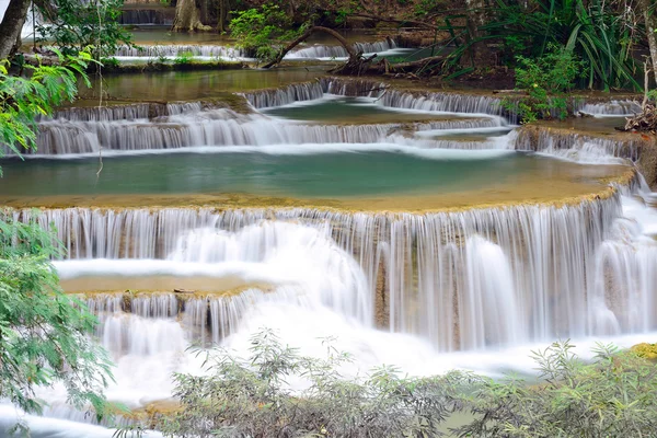 Cascade en forêt tropicale en THAÏLANDE — Photo