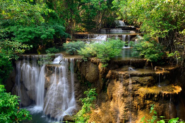 Waterval in tropisch woud — Stockfoto