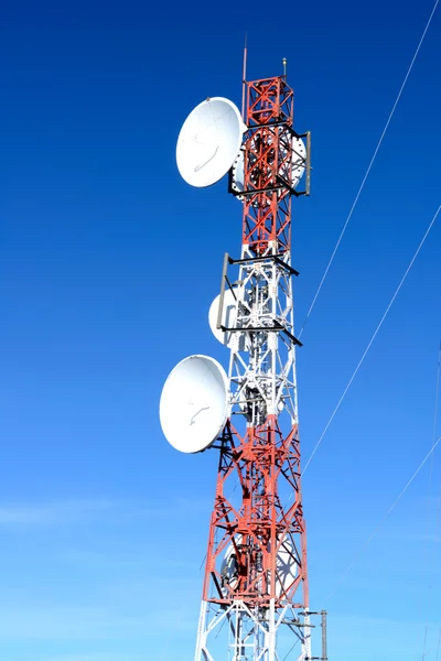 Antena kule mavi gökyüzü