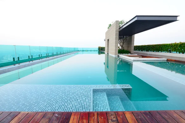 Swimming pool on rooftop — Stock Photo, Image