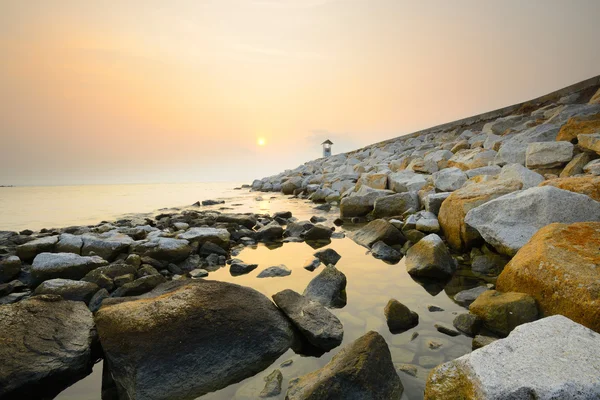 Path on the rock beach at sunrise — Stock Photo, Image