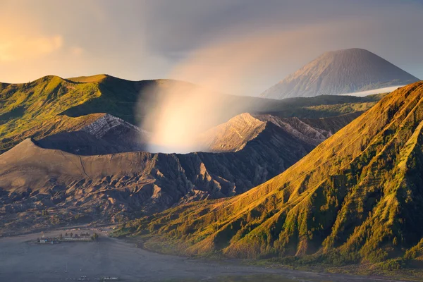 Mt.Bromo en semeru, java, Indonesië — Stockfoto