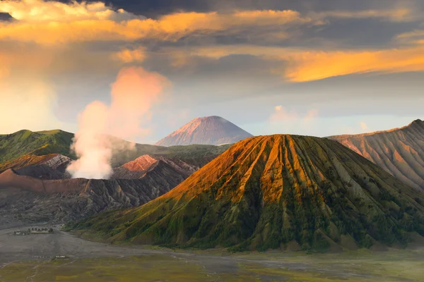 Mt.Bromo en sumeru, java, Indonesië — Stockfoto