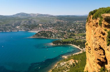 cassis ve calanque kenarı, Güney Fransa'da havadan görünümü