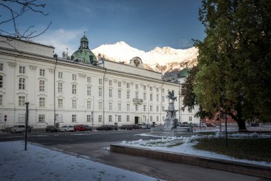Hofburg İmparatorluk Sarayı ve Leopold Çeşmesi - Innsbruck, Tyrol, Avusturya