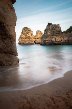 Praia do Camilo Sahili - Uzun pozlama Lagos, Algarve, Portekiz