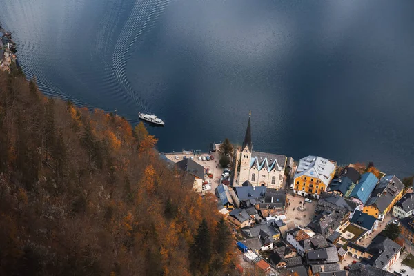 Aerial Top View Ferry Boat Arriving Hallstatt Village Hallstatt Austria — Stock Photo, Image