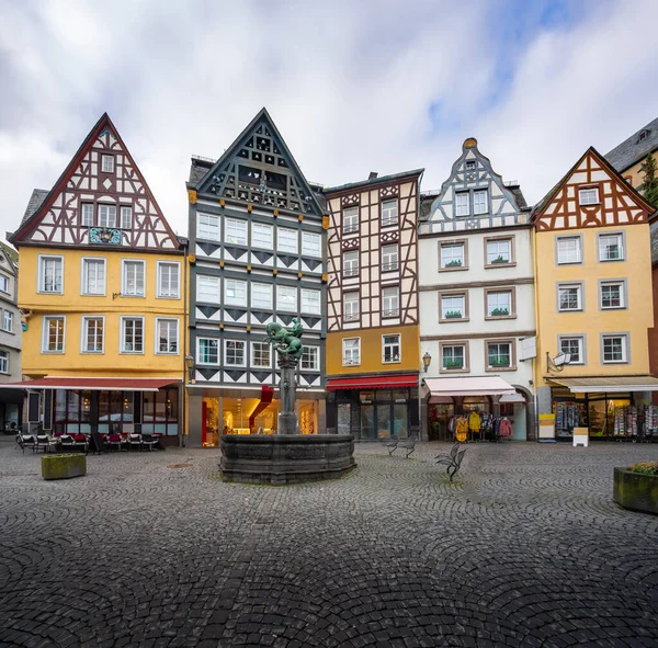 Pazar Meydanı Marktplatz Martin Çeşmesi Martinsbrunnen Cochem Rhineland Palatinate Almanya — Stok fotoğraf
