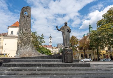 Lviv, Ukrayna - 17 Ağustos 2019: Taras Shevchenko Anıtı - Lviv, Ukrayna