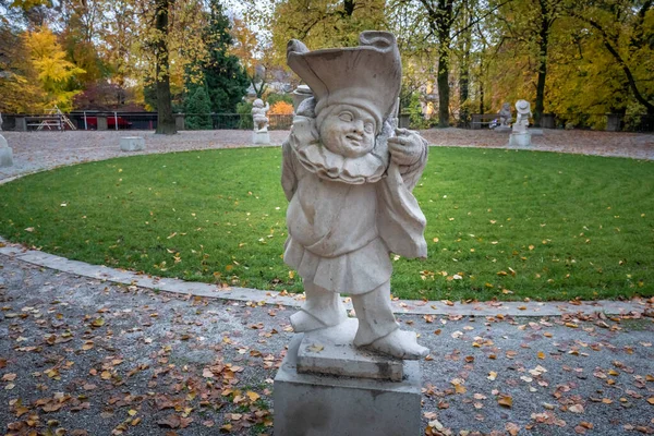 Jardim Dos Anões Zwergerlgarten Anão Com Cesta Representando Mês Outubro — Fotografia de Stock