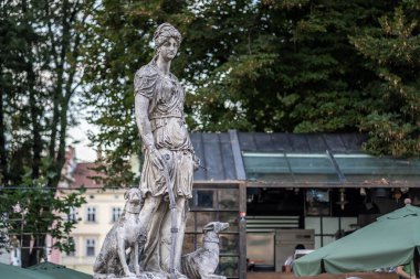 Rynok Meydanı 'ndaki Diana Çeşmesi - 1810 civarında inşa edildi - Lviv, Ukrayna