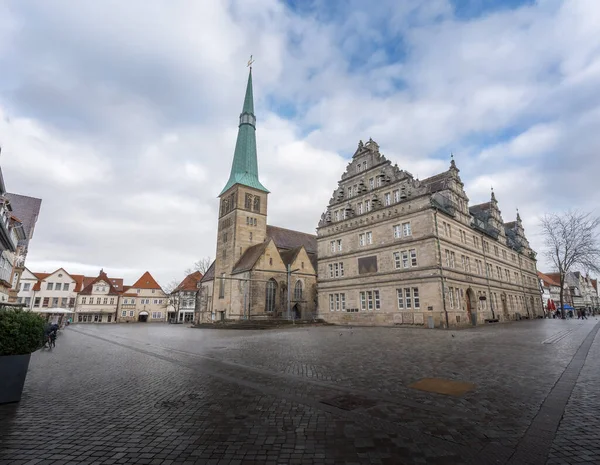 市場教会聖ニコライとHochzeitshaus Hamelin Lower Sanxax Germany — ストック写真