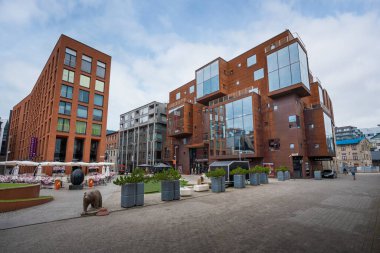 Tallinn, Estonya - 11 Haziran 2019: Rotermann Quarter - modern mimariye sahip eski sanayi bölgesi - Tallinn, Estonya