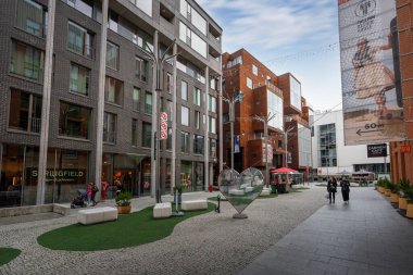 Tallinn, Estonya - 11 Haziran 2019: Rotermann Quarter - modern mimariye sahip eski sanayi bölgesi - Tallinn, Estonya