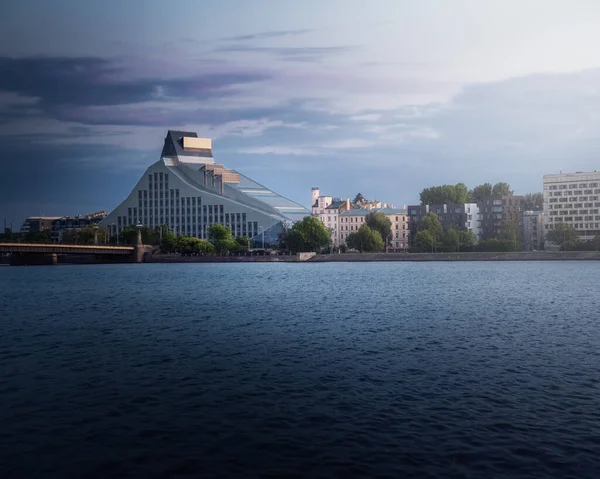 Riga Letonia Julio 2019 Biblioteca Nacional Letonia Atardecer También Conocido — Foto de Stock