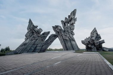 Kaunas, Litvanya - 26 Haziran 2019: Alfonsas V. Ambraziunas tarafından 1984 'te yaratılan dokuzuncu Fort Anıtı - Kaunas, Litvanya