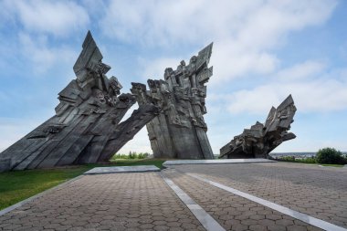Kaunas, Litvanya - 26 Haziran 2019: Alfonsas V. Ambraziunas tarafından 1984 'te yaratılan dokuzuncu Fort Anıtı - Kaunas, Litvanya