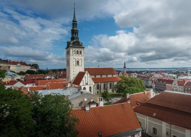 Tallinn 'in St Nicholas Kilisesi' ndeki havadan görünüşü - Tallinn, Estonya