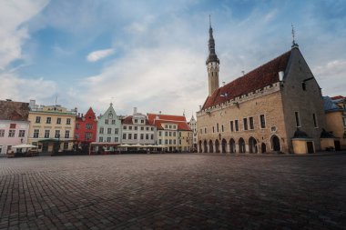 Tallinn Belediye Meydanı - Tallinn, Estonya