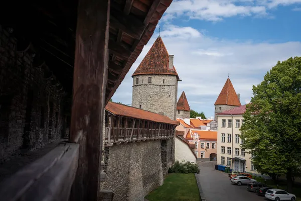 Mura Medievali Tallinn Con Vista Sulla Sauna Tower Nunnadetagune Tower — Foto Stock