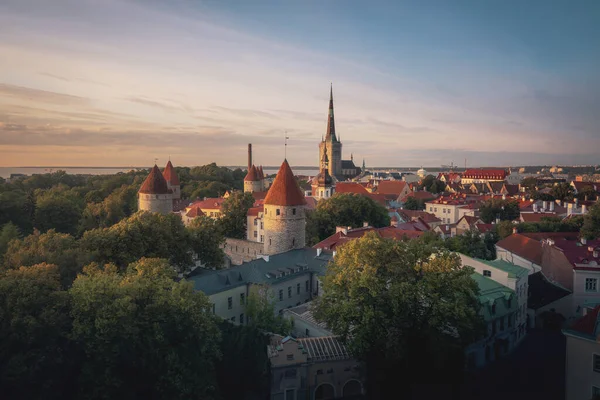 Veduta Aerea Tallinn Tramonto Con Molte Torri Tallinn City Wall — Foto Stock