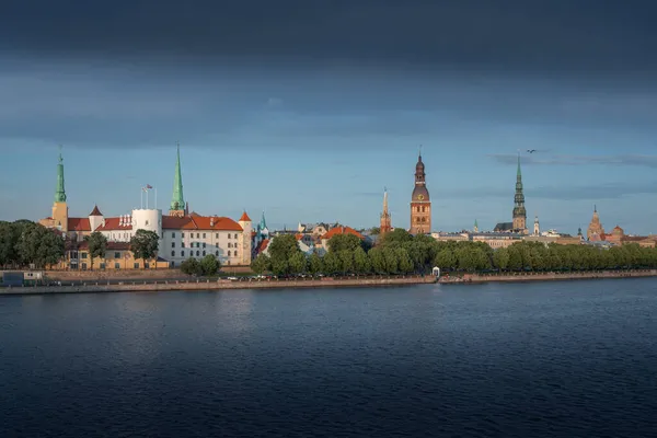 리가성 대성당 스카이라인 라트비아의 두가바 — 스톡 사진