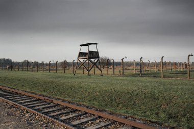 Auschwitz 2. Gözetleme Kulesi - Birkenau, eski Alman Nazi Toplama ve İmha Kampı - Polonya