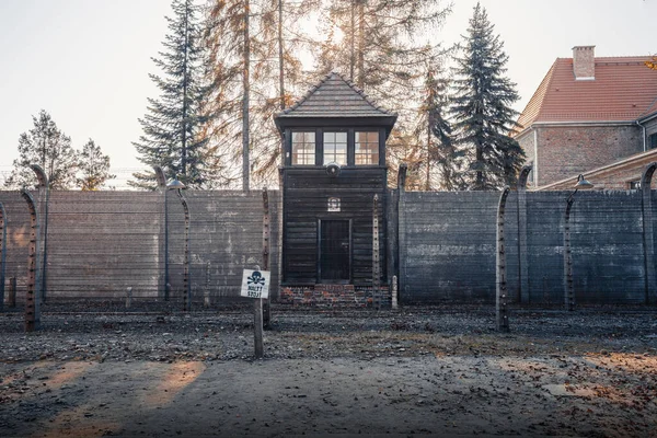 Сторожевая Башня Знак Стоп Освенциме Бывшем Немецком Нацистском Концлагере Польша — стоковое фото