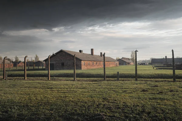 Plot Ostnatého Drátu Budovy Osvětimi Birkenau Bývalý Německý Nacistický Koncentrační — Stock fotografie