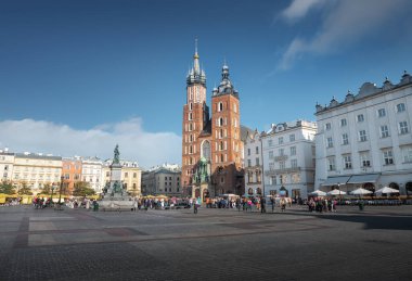 Ana Pazar Meydanı ve St. Mary Bazilikası - Krakow, Polonya