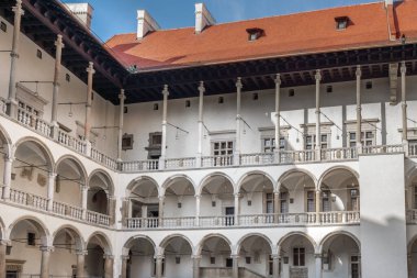 Wawel Şatosu 'nun Arcaded Avlusu - Krakow, Polonya