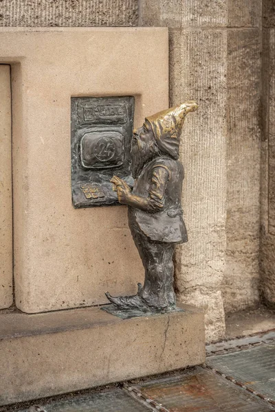 Wroclaw Poland Aug 2019 Atm Withdrawer Dwarfs Wyplatnik 2005 년이래 — 스톡 사진