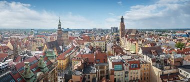 Wroclaw Skyline with Old Town Hall, St Elizabeths Church and Market Square - Wroclaw, Polonya