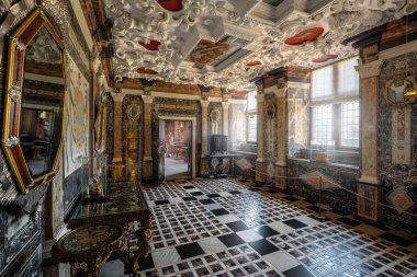 Kopenhag, Danimarka - 26 Haziran 2019: Rosenborg Kalesindeki Mermer Oda - Kopenhag, Danimarka