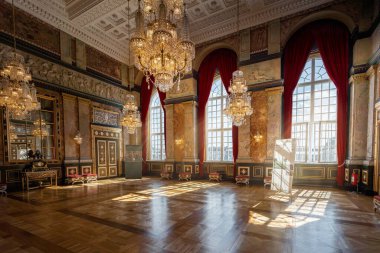 Kopenhag, Danimarka - 28 Haziran 2019: Christiansborg Sarayı Alexander Odası - Kopenhag, Danimarka