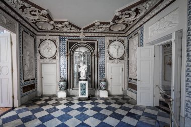 Varşova, Polonya - 25 Ağustos 2019 Lazienki Parkı 'ndaki Lazienki Sarayı' ndaki Banyo - Varşova, Polonya