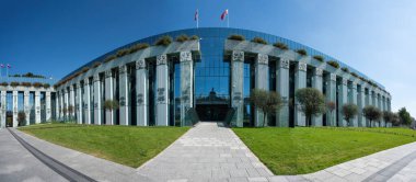 Varşova, Polonya - 24 Ağustos 2019: Polonya Yüksek Mahkemesi Panoramik Görüşü - Varşova, Polonya