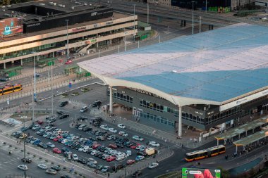 Varşova, Polonya - 24 Ağustos 2019: Varşova Merkez Tren İstasyonu (Warszawa Centralna) - Varşova, Polonya