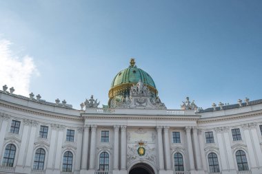 Viyana, Avusturya - 15 Ekim 2019: Hofburg Sarayı St Michaels Kanat Kubbesi - Viyana, Avusturya