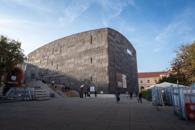 Viyana, Avusturya - 13 Ekim 2019: Mumok Müzesi Müze Quartier - Viyana, Avusturya