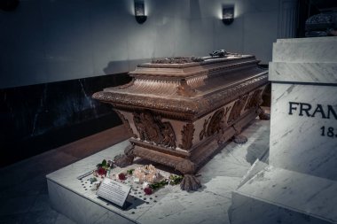 Viyana, Avusturya - 13 Ekim 2019: Avusturya İmparatoriçesi Elisabeth (Sisi) lahit, Habsburg Hanedanı Mezarı - Viyana, Avusturya