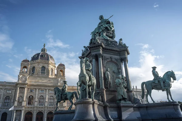 Monumento Dell Imperatrice Maria Teresa Piazza Maria Teresa Kaspar Von — Foto Stock