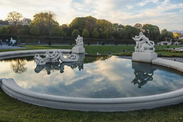 Wiedeń Austria Października 2019 Fontanna Belvedere Palace Gardens Wiedeń Austria — Zdjęcie stockowe