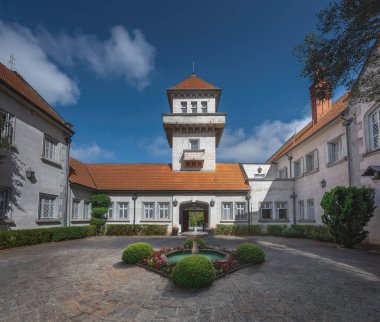 Campos do Jordao, Brezilya - 27 Nisan 2019: Boa Vista Sarayı Avlusu - Sao Paulo valisinin kış konutu - Campos do Jordao, Sao Paulo, Brezilya