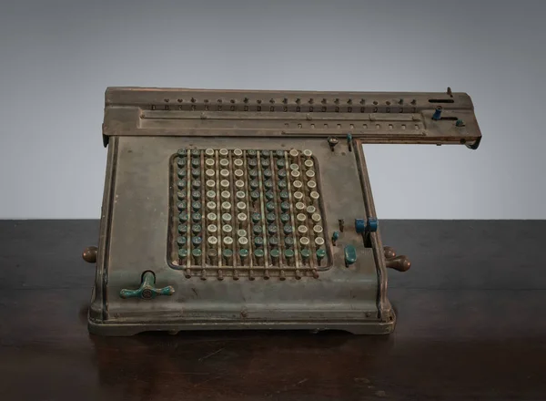 Calculadora Antiga Adicionando Máquina — Fotografia de Stock