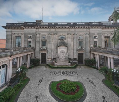 Porto Alegre, Brezilya - 10 Mayıs 2019: Piratini Sarayı Avlusu - Porto Alegre, Rio Grande do Sul, Brezilya