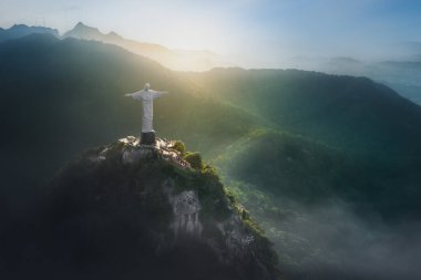 Rio de Janeiro, Brezilya - 3 Mayıs 2022: Kurtarıcı İsa Corcovado Dağı 'nın tepesinde - Rio de Janeiro, Brezilya
