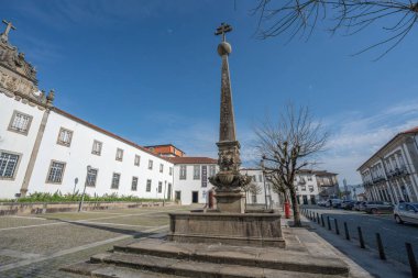 Braga, Portekiz - 6 Şubat 2020: Çeşme Largo de Santiago - Braga, Portekiz