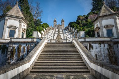 Bom Jesus do Monte 'deki merdiven ve kilise Braga, Portekiz